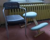 오른쪽은 리보사의 밸런스체어로 보임