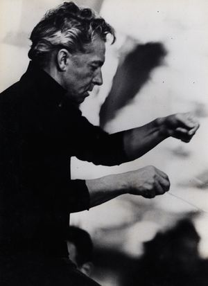 지휘봉을 휘두르는 카라얀(1972년)