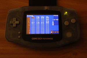 게임보이 어드밴스에 로드된 Little Sound DJ