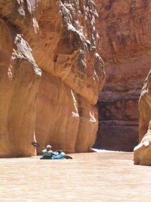 미국 남서부 사막에서 팩래프트를 이용한 캐니어닝