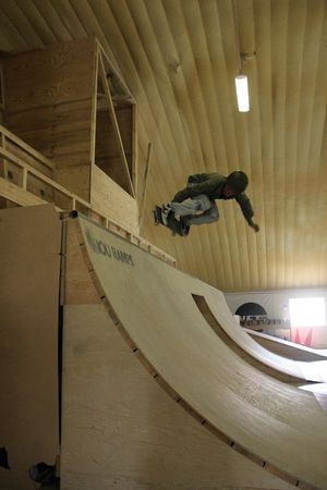 아프가니스탄 카불 스케이트이선에서 스케이트보더(2011)