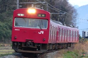 아마치역(甘地駅) - 후쿠사키역(福崎駅) 간을 주행하는 103계 3500번대 4량 편성 (2019년 1월 5일)