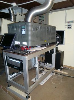 크리스티(Christie)사 제작 디지털 시네마 프로젝터 설치 예시