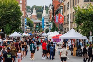 2024년 PVDFest 기간 중 프로비던스 시내 워싱턴가