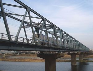 아츠기 - 혼아쓰기 간 사가미가와 교량을 건너는 1000형(2007년 3월 2일)