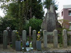 안창사의 승려가 나가쿠테 전투의 전사자를 매장하고 위령한 묘