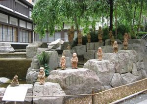 십육나한, 나한 주위에는 악귀도 있다, 육각당, 교토시 중경구