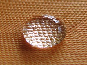 천 위에서 발수 상태의 물방울