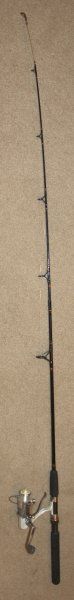 1997년경 섬유유리 스피닝 낚싯대와 릴