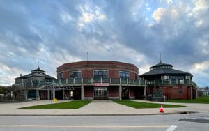 이스턴스 비치에 있던 세이브 더 베이 탐험 센터 및 아쿠아리움(Save The Bay Exploration Center and Aquarium)의 이전 위치