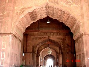 아치형 천장의 세공 세부