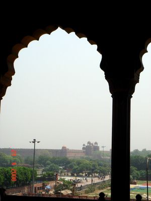 사원에서 본 붉은 요새