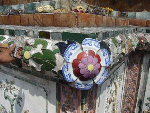 대탑(프라 프라앙) 근경(도자기 파편이 박혀 있다)