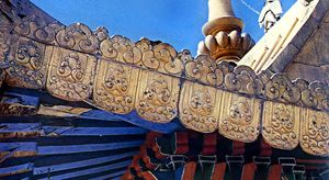 포탈라 궁 지붕의 금속 세공(용 머리 모서리).