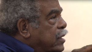 에두아르 글리쌍, 소설가, 시인, 수필가, 철학자. 1958년 르노도상, 1989년 미국 퓨터보 상, 1991년 로제 카유아 상을 수상했다. 앙티야니테(Antillanité)와 "르 뚜 몽드(Le Tout Monde)"의 창시자이다.