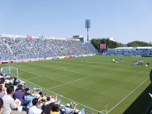 메인 스탠드 북쪽에서 백 스탠드를 바라봄