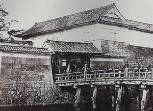 기와 어문 혼마루의 정문