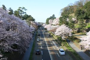 겐로쿠엔과 가나자와성 공원을 가르는 현도 10호선
