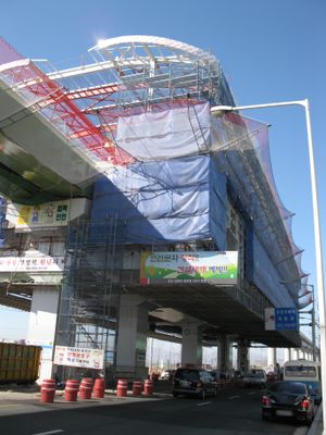 건설 중인 부산-김해 경전철 역(2009년 2월)