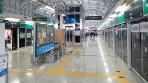 승강장 (2018년 4월)