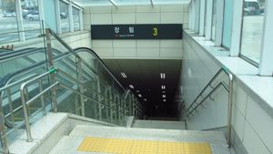 3번 출입구 (2018년 4월)