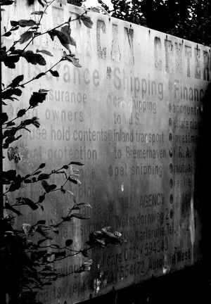 군 기지 외부에서 군인들에게 제공되는 민간 서비스