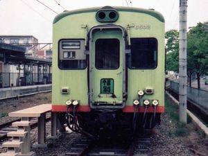 1993년 6월 폐차 대기 중인 개조 도색의 6000계 전동차