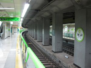 스크린도어 설치 전 (2009년 2월)