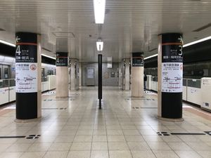 섬식 승강장 구조의 3, 4번 승강장