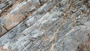 북위 37° 04′ 55.8″ 동경 129° 07′ 57.4″