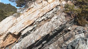 남서쪽으로 경사진 평안 누층군