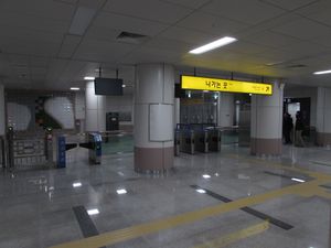 원흥역 개찰구 (4번 출입구측)