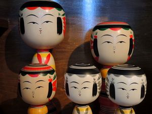 야지로로 코케시(弥治郎こけし)