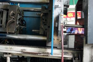 열린 툴링과 인젝션 노즐