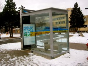 몬트리올 교통공사(STM)의 현대식 버스 쉘터
