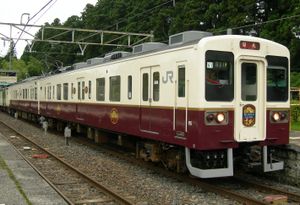 후바사미역에서의 107계 전동차