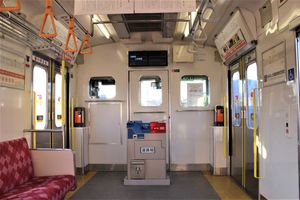 LCD 차내 안내 표시기·승차 정리권 발행기·운임함이 설치된 차내