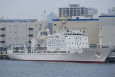 우미타카마루(하루미 부두에서)