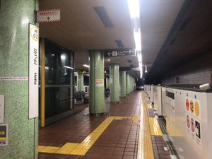 핫타역 승강장 (2019년 7월)