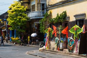 다양한 연이 베트남 호이안의 한 상점에서 판매되고 있다.