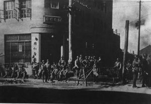 봉천 성내를 지키는 일본군 (동인약국 앞)