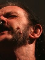 트레이드마크인 턱수염과 사마귀