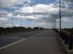 옥대교(조소 뉴타운키누노 사토 지구와 키누노다이 지구를 잇는다.)