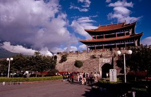 달리 고성의 남문