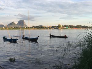 살윈강(Hpa-An)의 어선