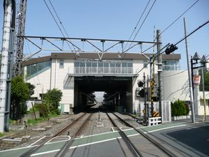 인접한 건널목에서 (2012년 4월)