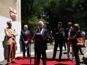 2009년 6월 22일 이탈리아 밀라노에서 피아차 오키알리니(오키알리니 광장) 표지석 제막식