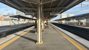 고베 산노미야 방면 홈