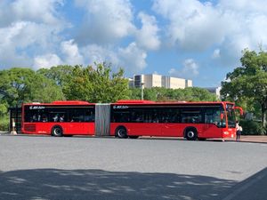 기후 대학 버스 정류장에 정차 중인 세이류 라이너