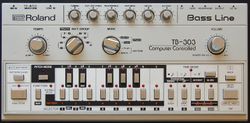 애시드 하우스 트랙에서 자주 들을 수 있는 전자적 스퀼치 사운드를 제공하는 Roland TB-303 베이스 신시사이저.
